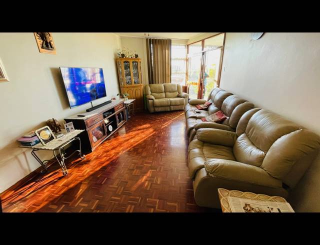 2 BEDROOM APARTMENT FOR SALE IN WESTRIDGE